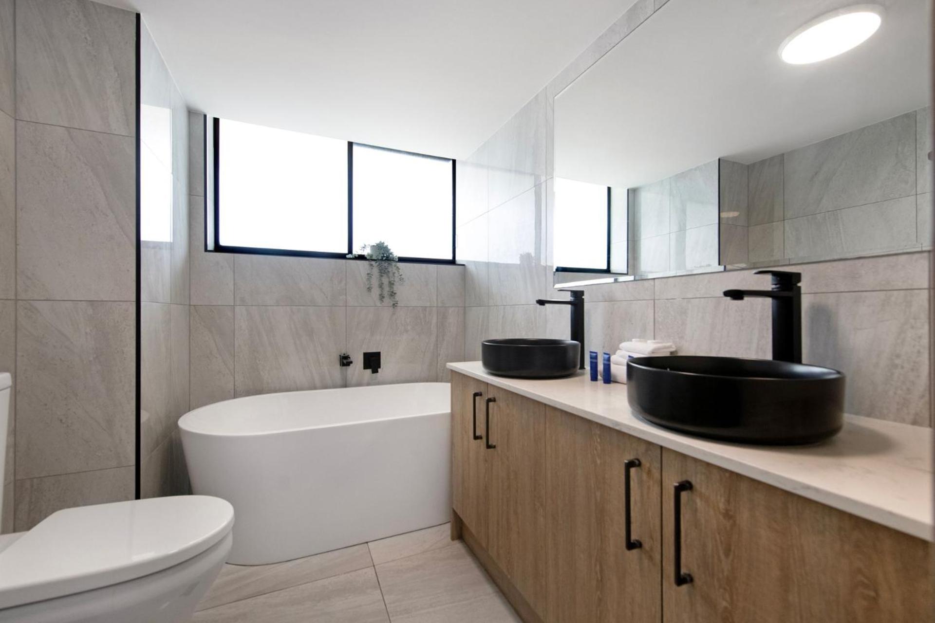 Imperial Surf Modern Beachfront Apartment - CoastHM