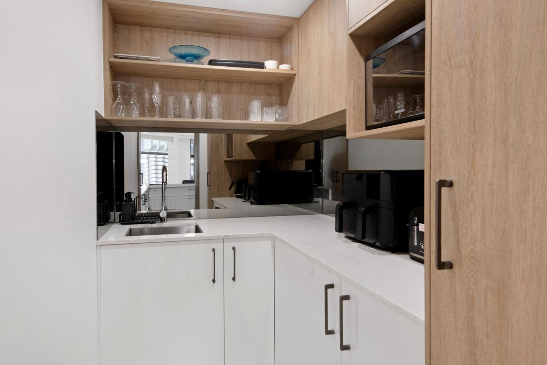 Imperial Surf Modern Beachfront Apartment - CoastHM