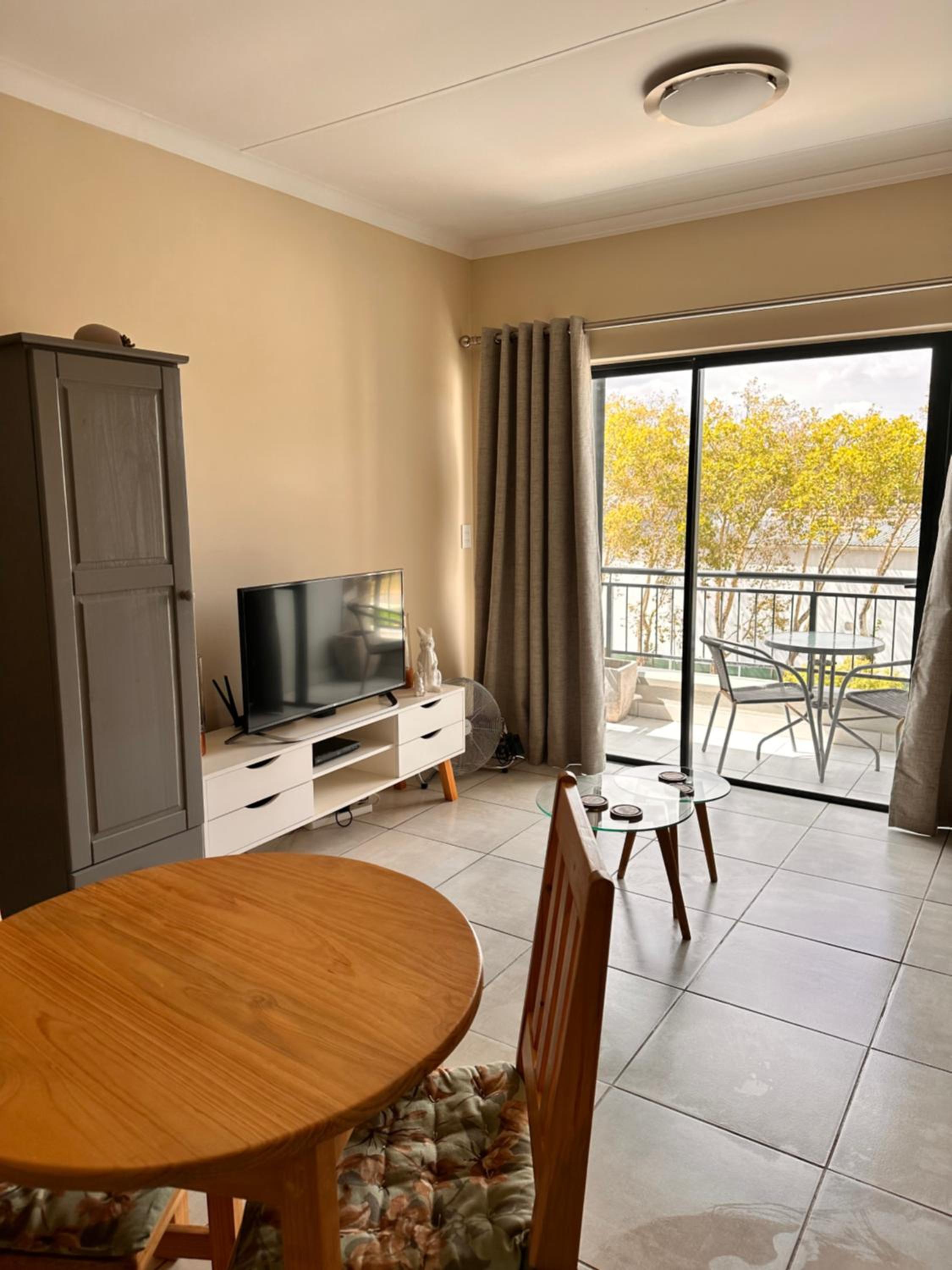The Jade Somerset West Beachfront Apartment with Pool & Mountain Views view 3