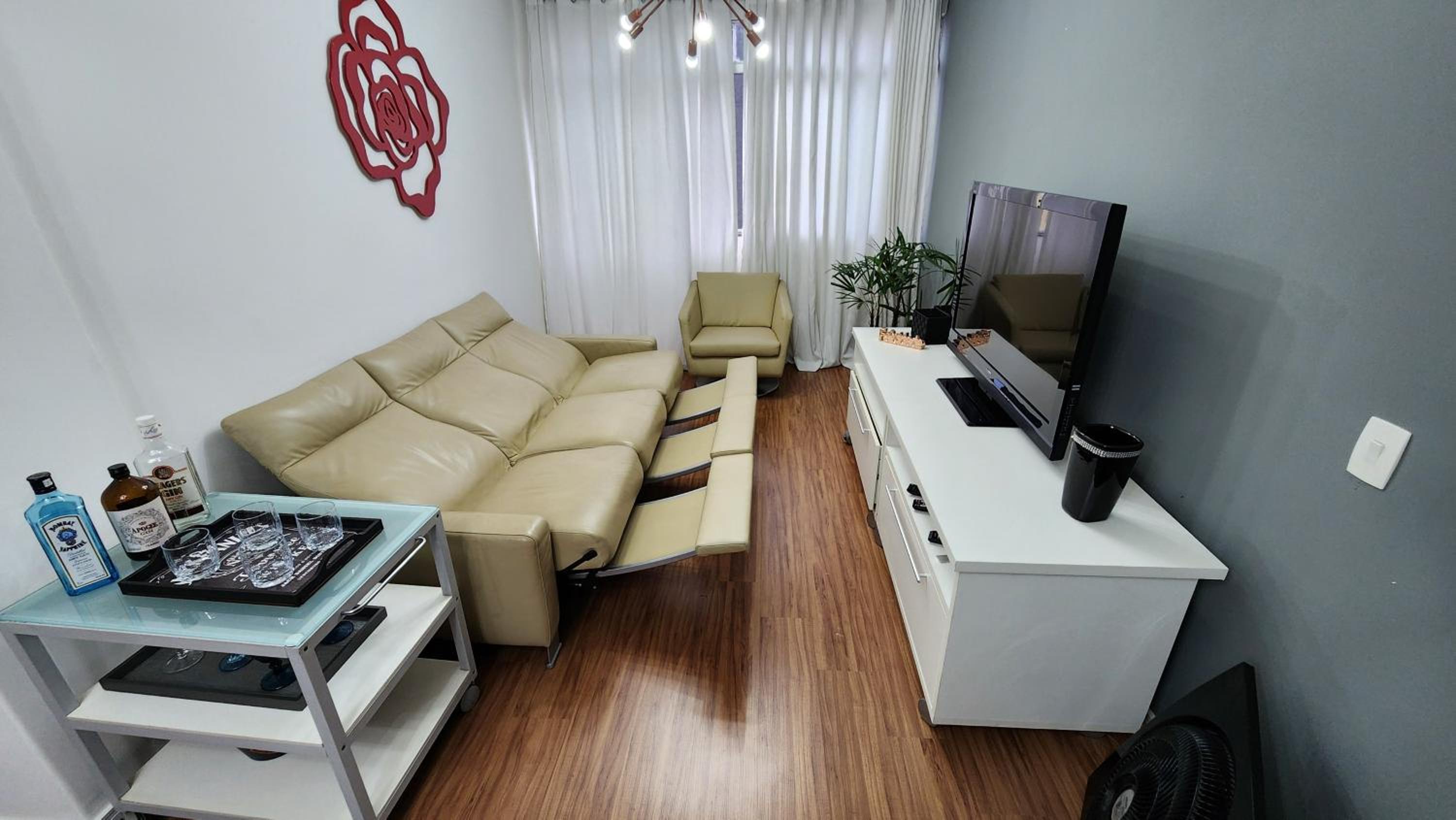 Hotel UrbanComfort Apt Fradique Coutinho SP - Image 1