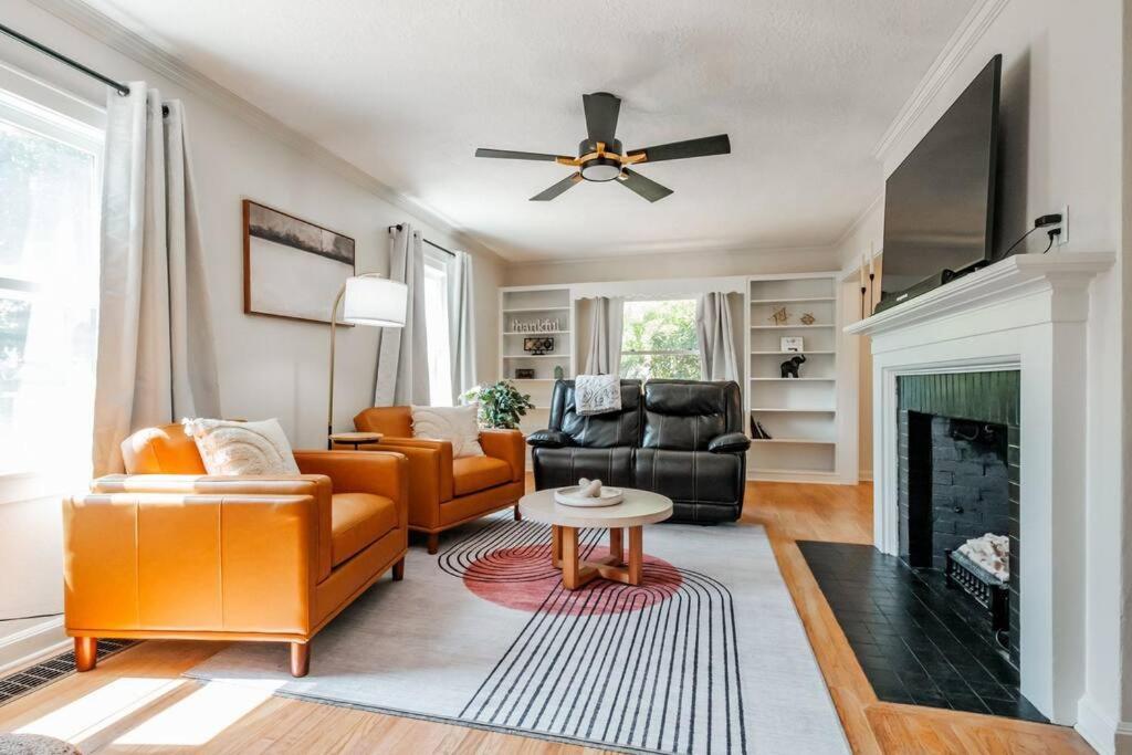 Albany Vacations - Beautifully Restored Home by OSU w/2 King 1 QN - Property Image 4