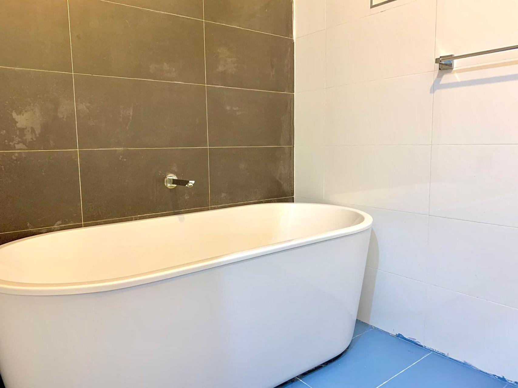 Bankstown 4 Br house close to Shopping & Station