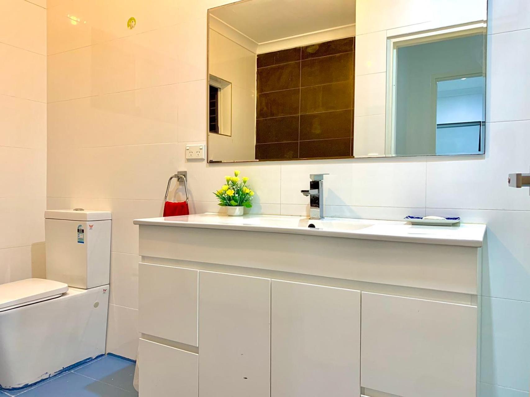 Bankstown 4 Br house close to Shopping & Station