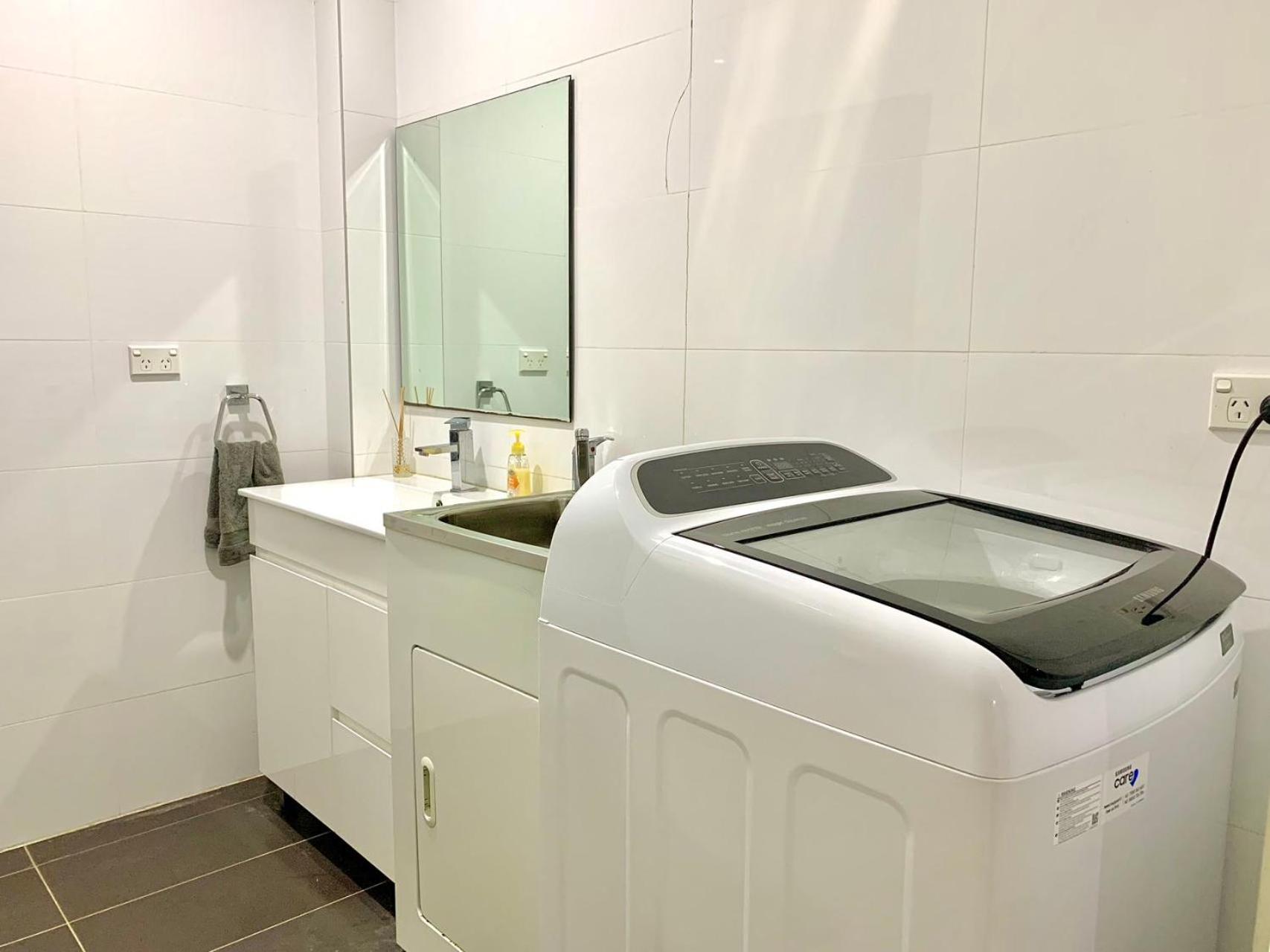 Bankstown 4 Br house close to Shopping & Station