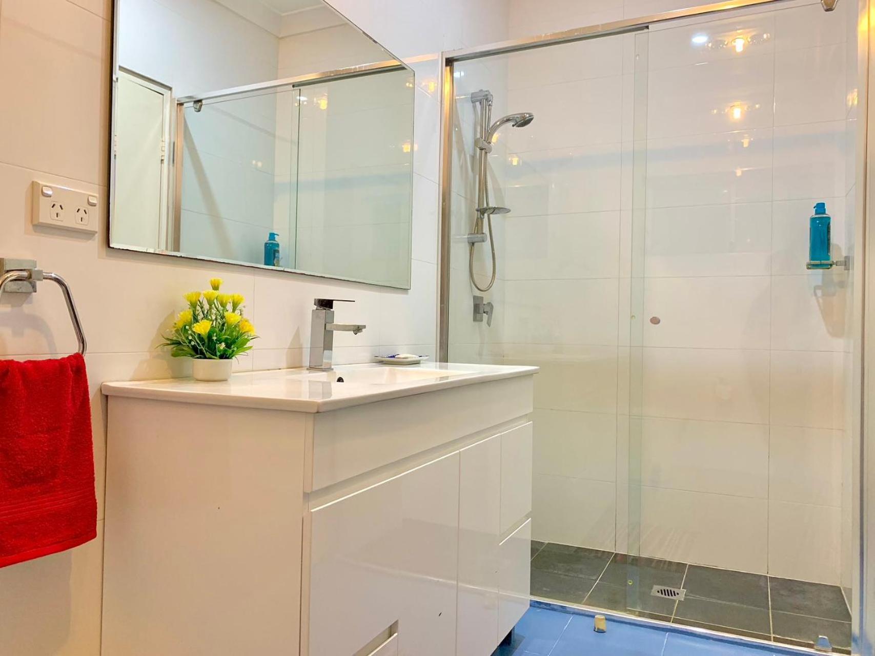 Bankstown 4 Br house close to Shopping & Station