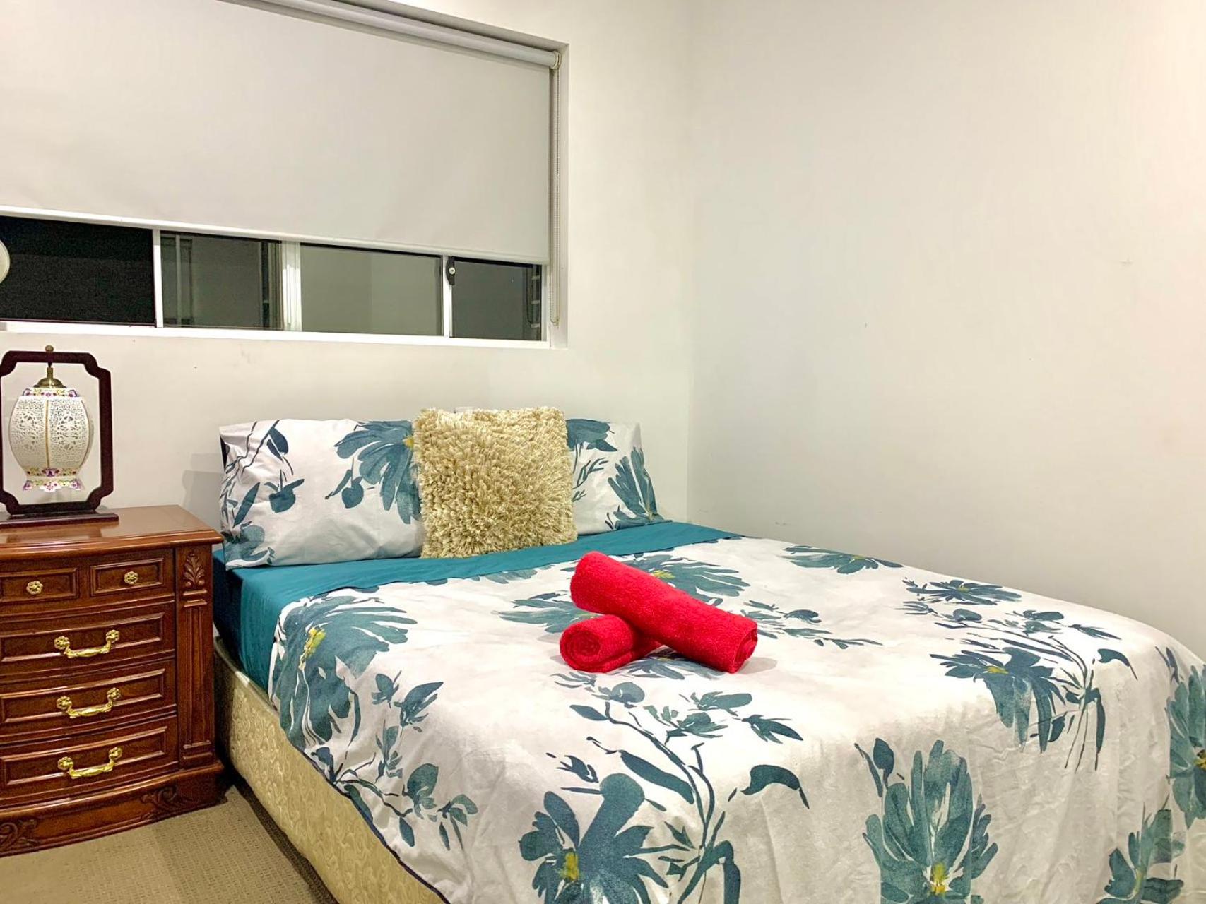 Bankstown 4 Br house close to Shopping & Station
