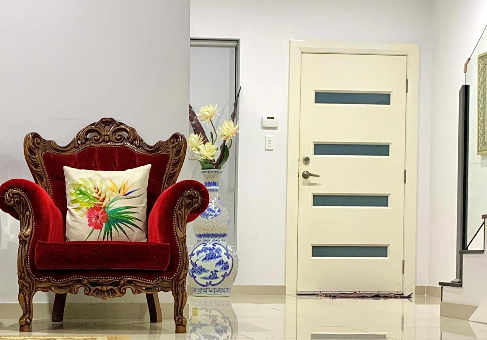 Bankstown 4 Br house close to Shopping & Station