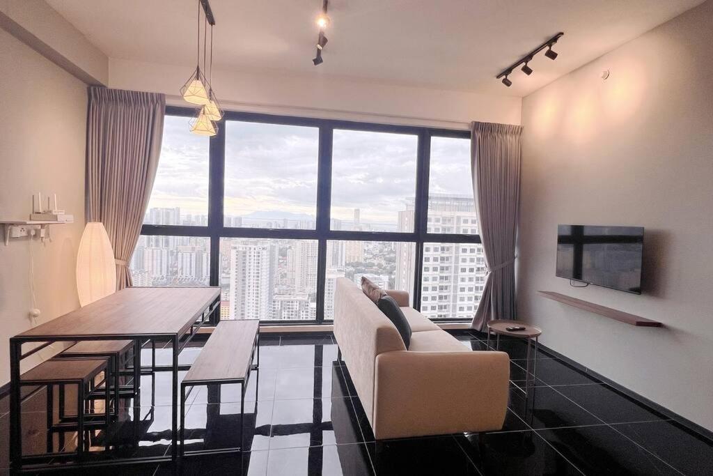 Urban Suites with Spectacular High Floor View #3BR #03 photo 1