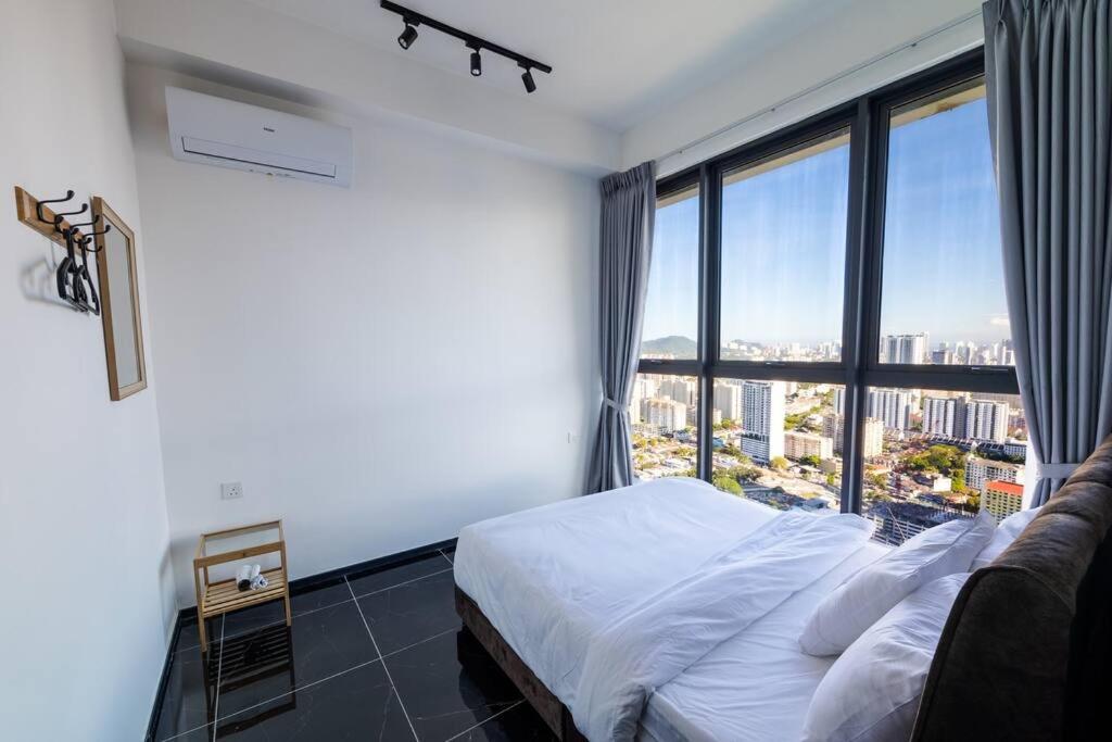 Urban Suites with Spectacular High Floor View #3BR #03 photo 2