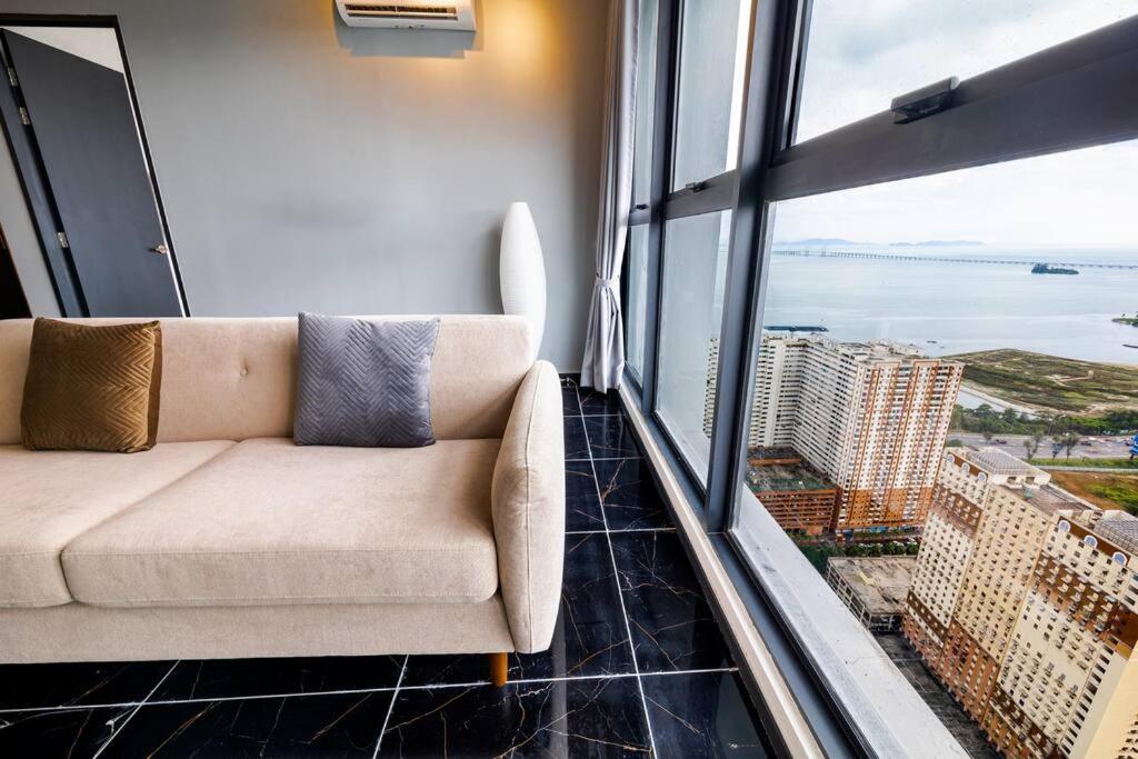 Urban Suites with Spectacular High Floor View #3BR #10 photo 3