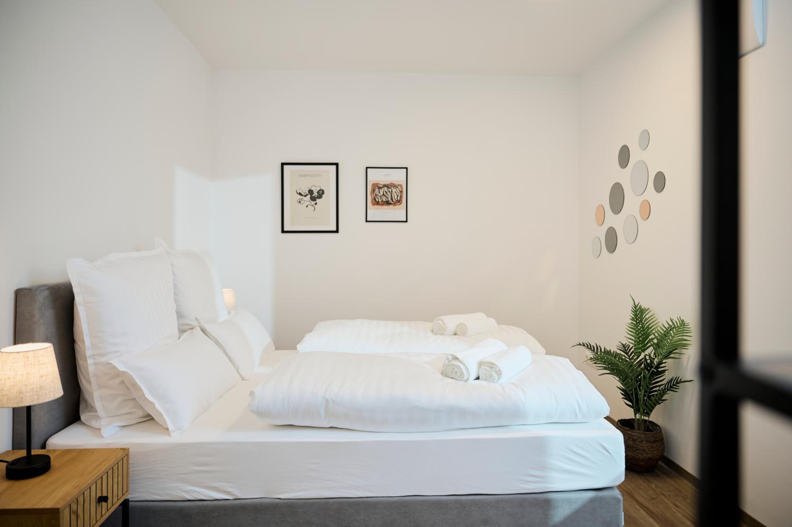 Rent4Living Apartments WLAN I Tiefgarage I nahe dem Zentrum und Therme I Barrierearm