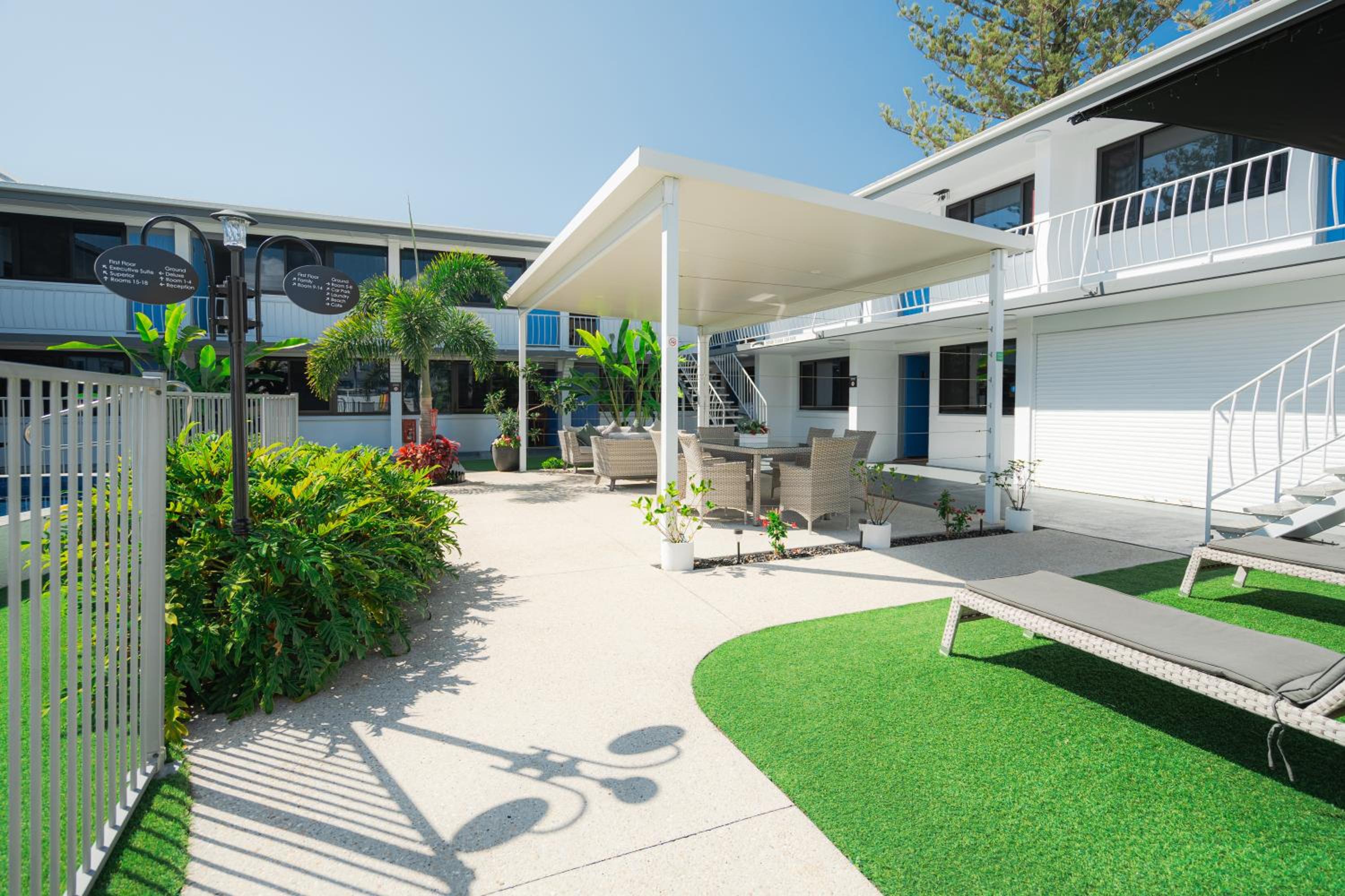 Montego Mermaid Beach Motel view 2
