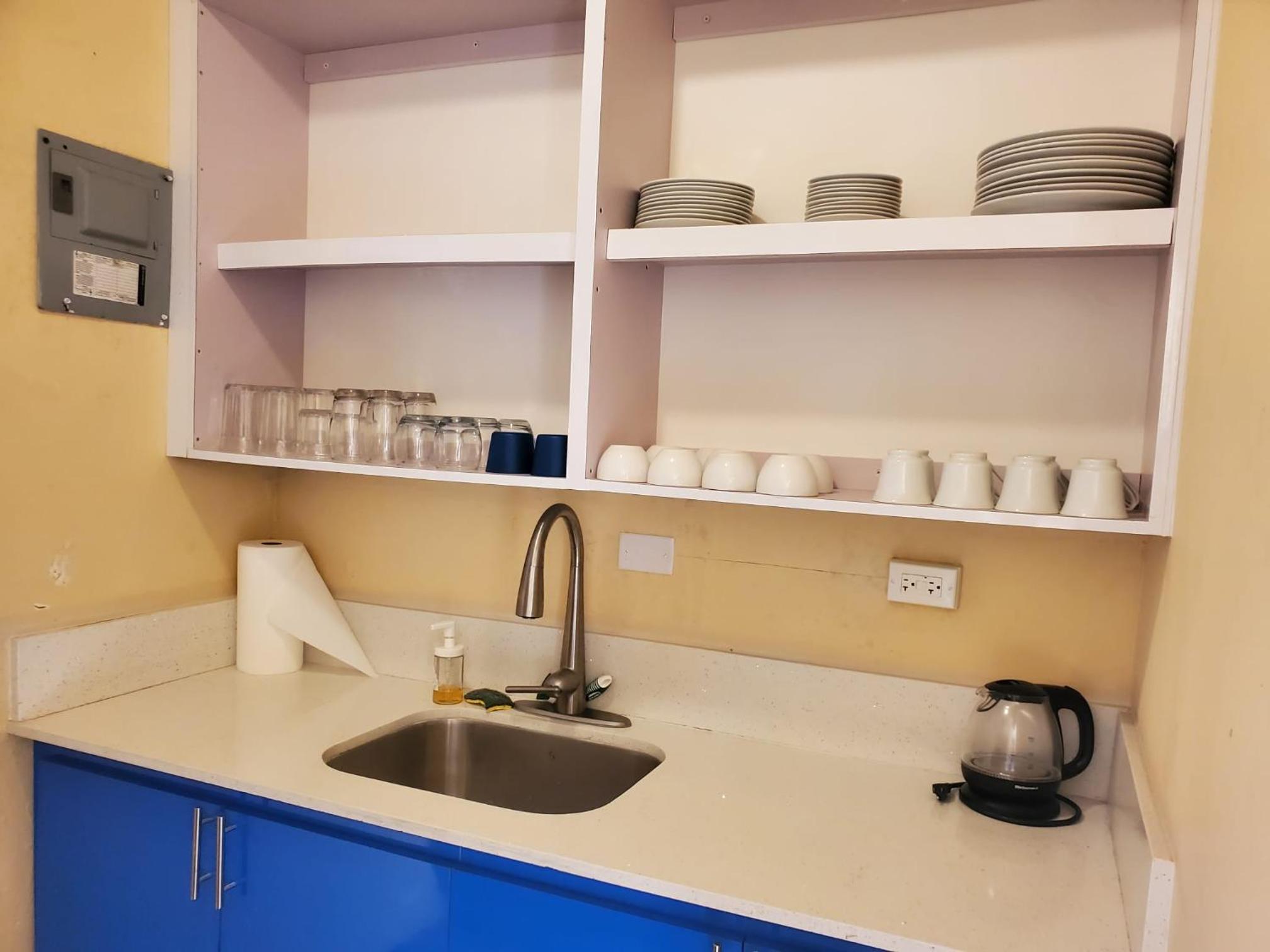 310 Del Valle Central, Freshly Remodeled 3 Bedroom Home Sleeps 8