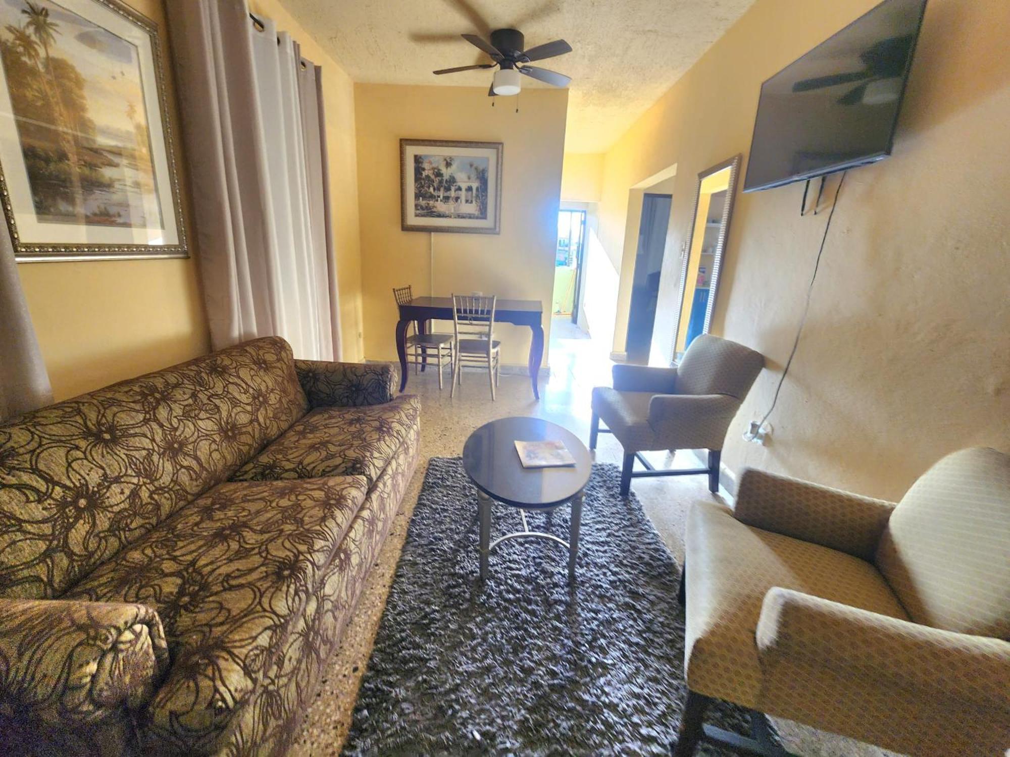 310 Del Valle Central, Freshly Remodeled 3 Bedroom Home Sleeps 8