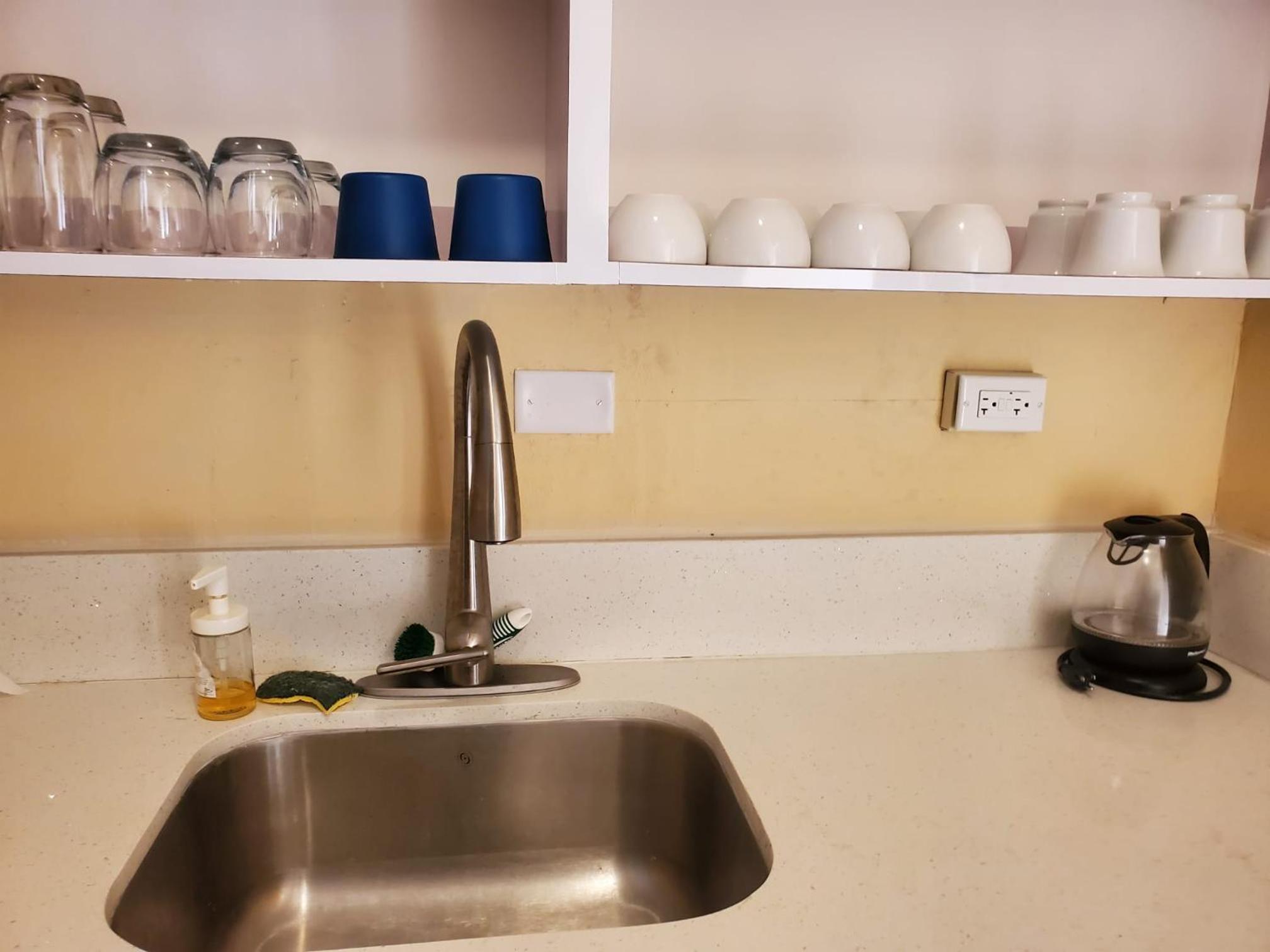 310 Del Valle Central, Freshly Remodeled 3 Bedroom Home Sleeps 8