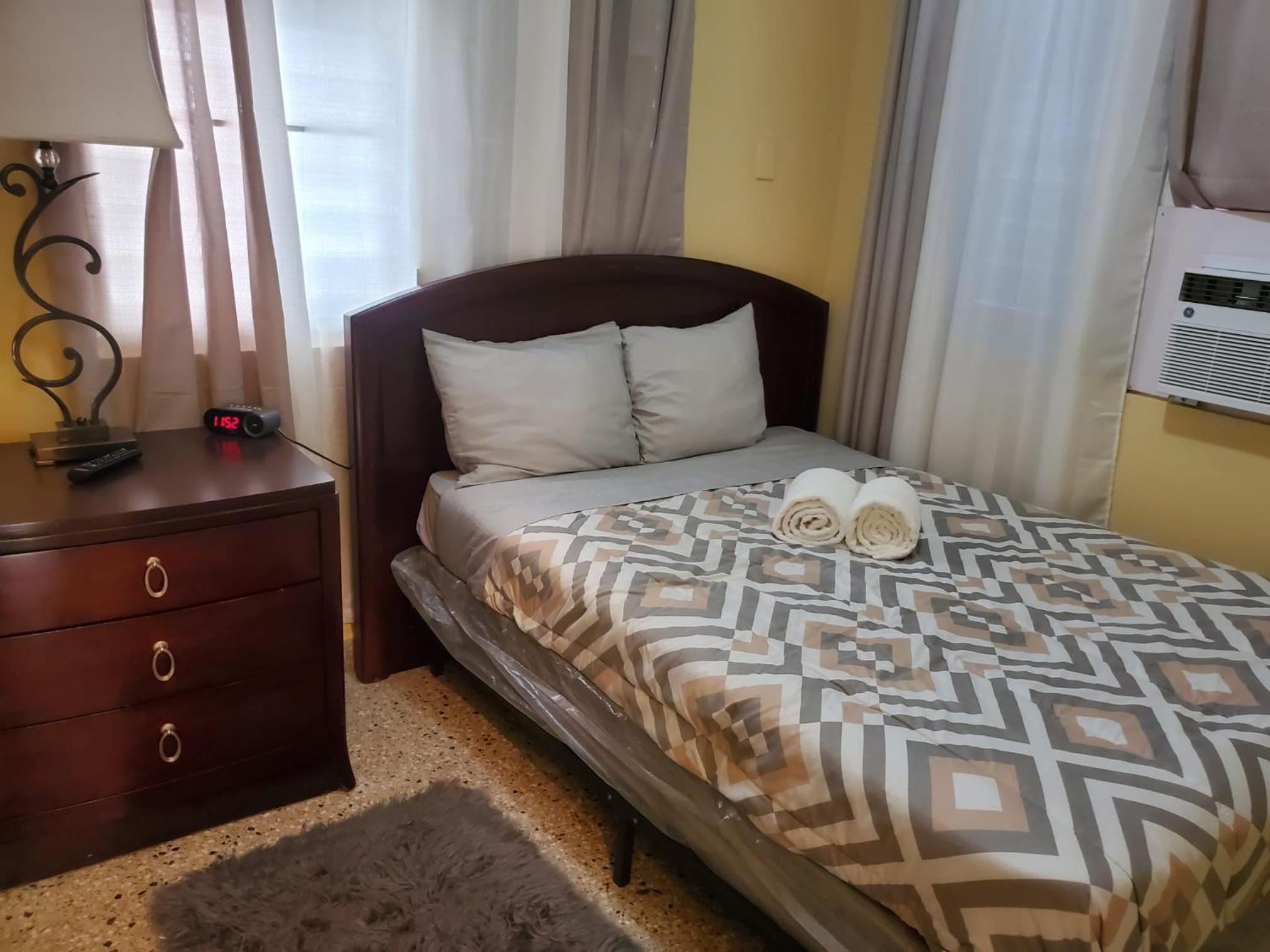 310 Del Valle Central, Freshly Remodeled 3 Bedroom Home Sleeps 8