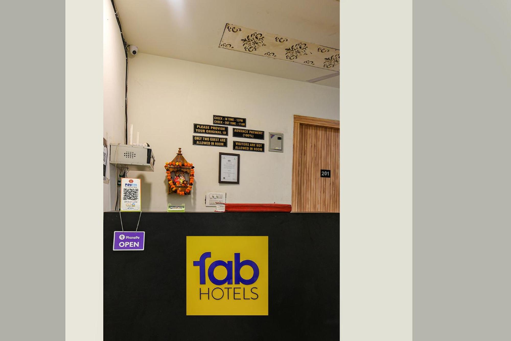 Lobby & Reception