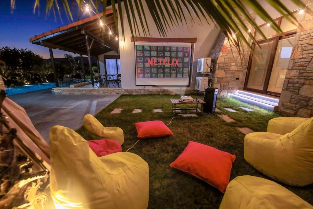 Villa Queen Palm view 2