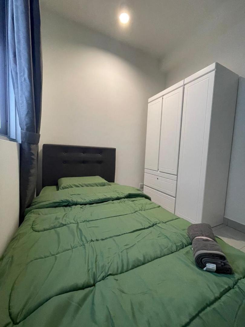 3 ROOMS, up to 6pax in Desa Parkcity