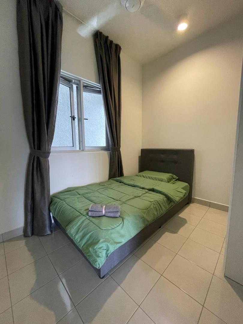 3 ROOMS, up to 6pax in Desa Parkcity