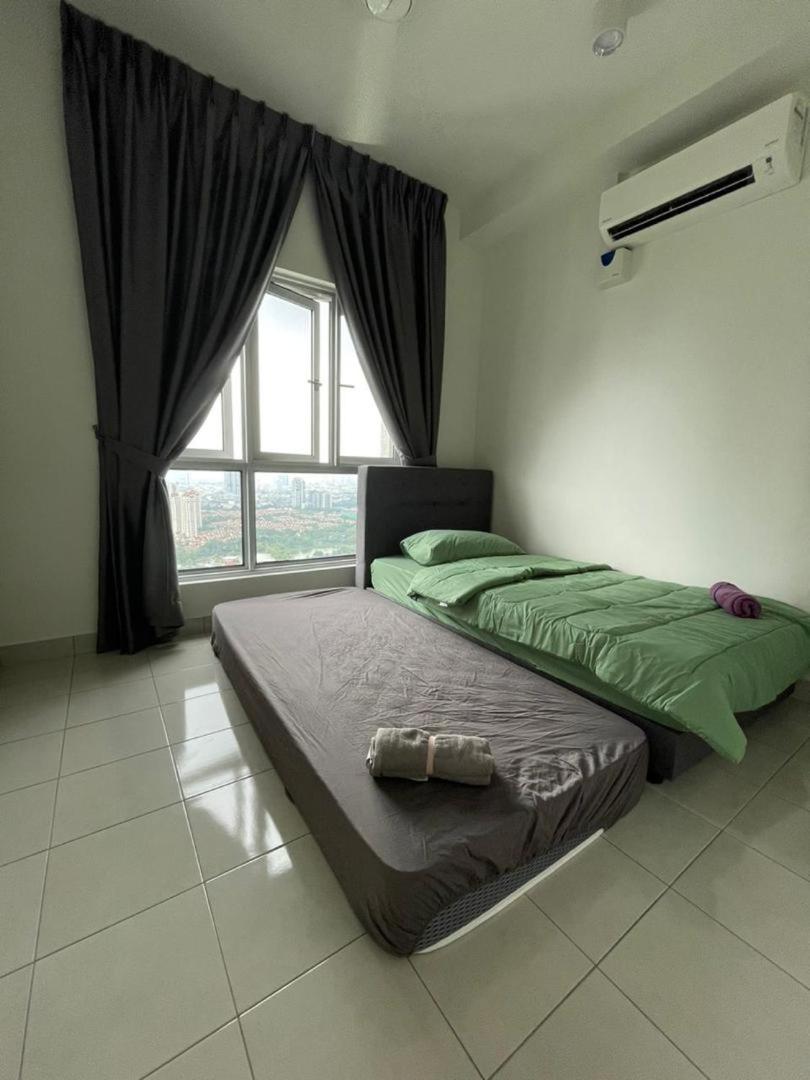 3 ROOMS, up to 6pax in Desa Parkcity