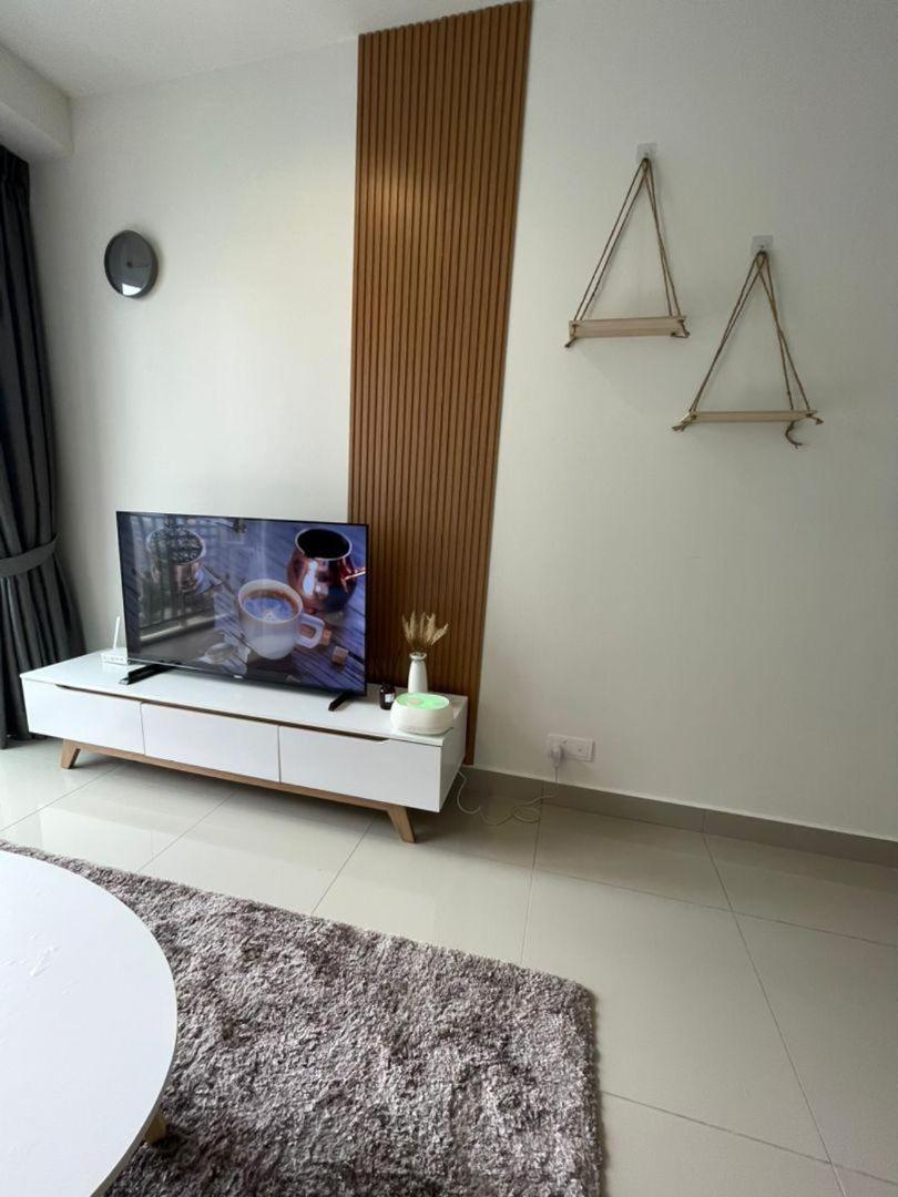 3 ROOMS, up to 6pax in Desa Parkcity
