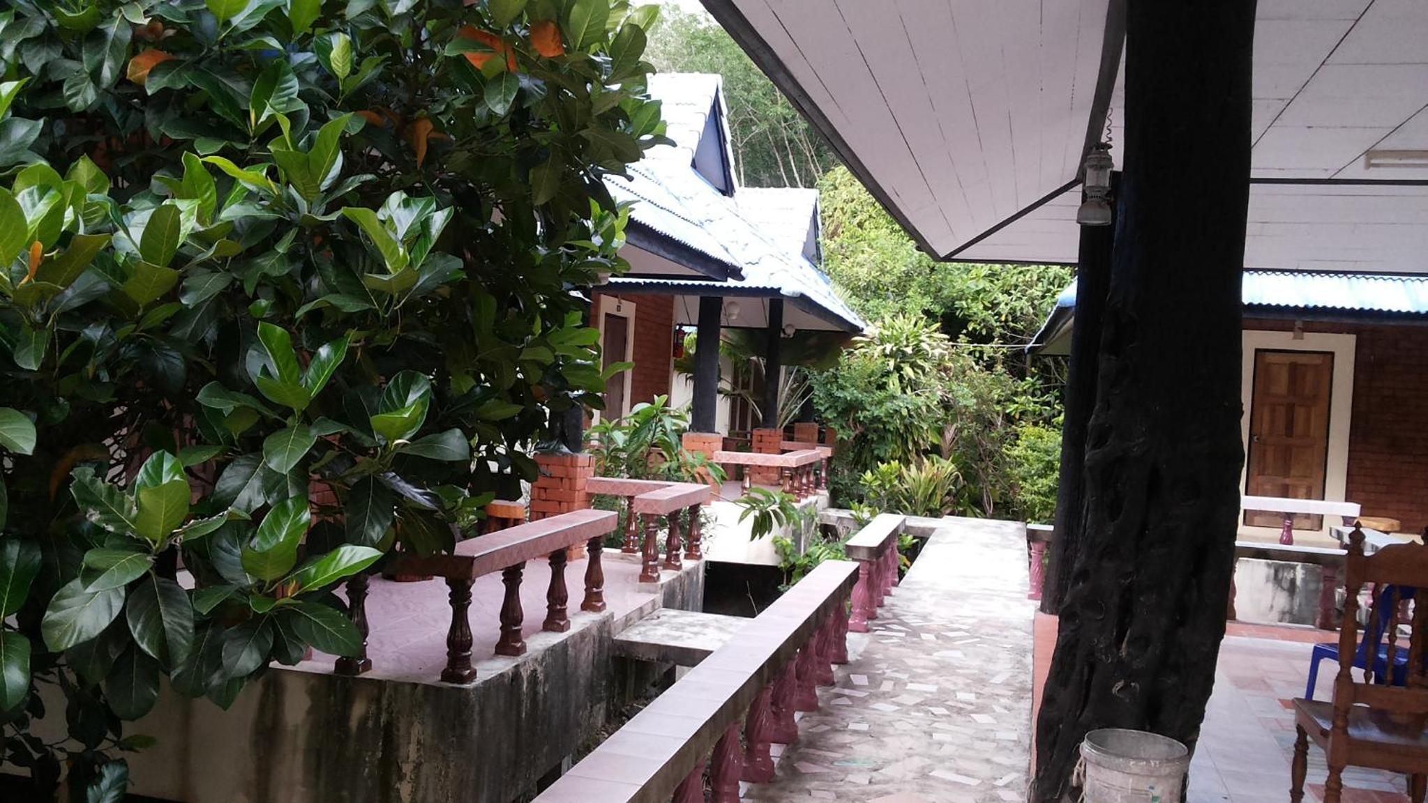 Lovely Lanta Resort