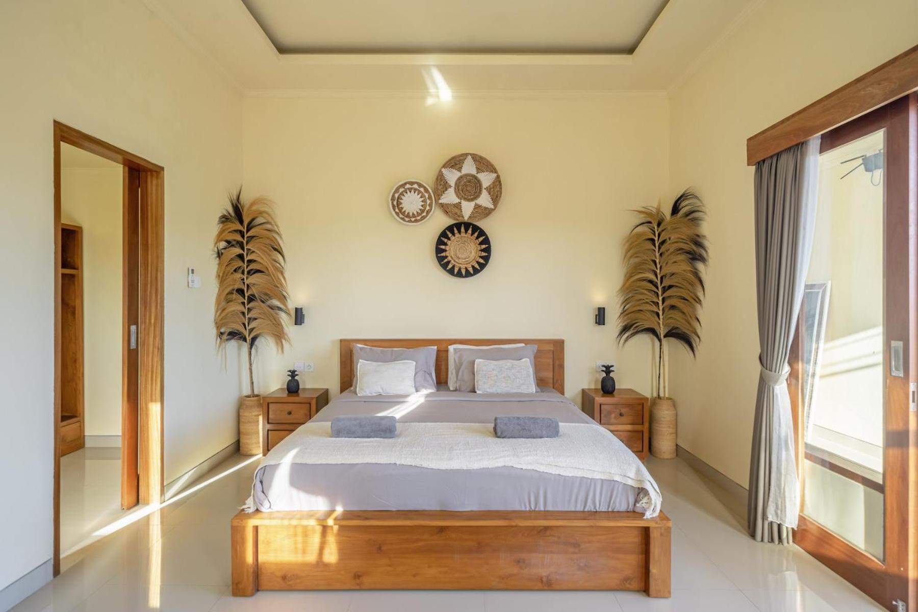 Villa Kumaru Luxury 4BR inc breakfast and airport pickup