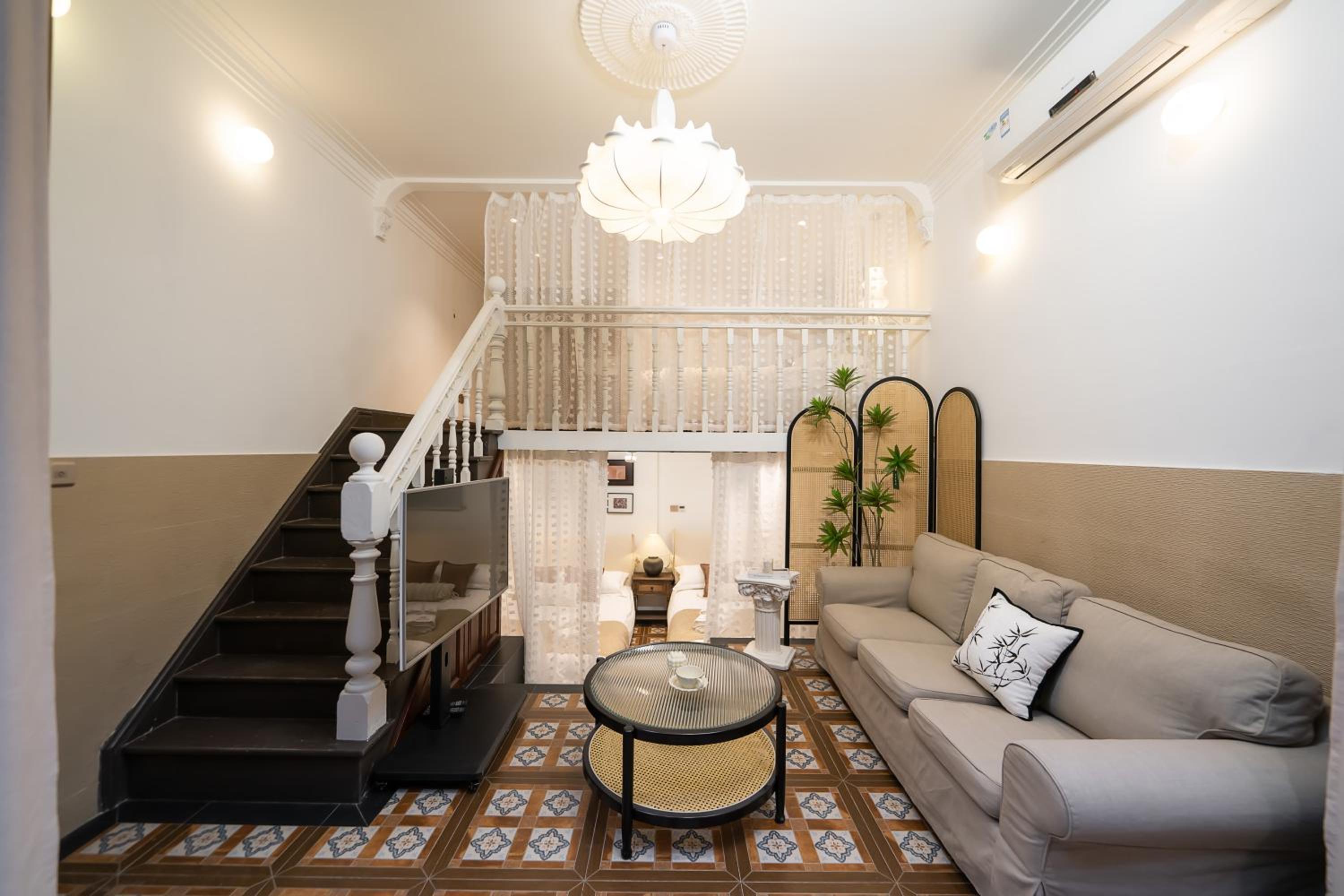 Shanghai Hills & Serendipity Family Boutique Near Line13 Mid Huaihai Road