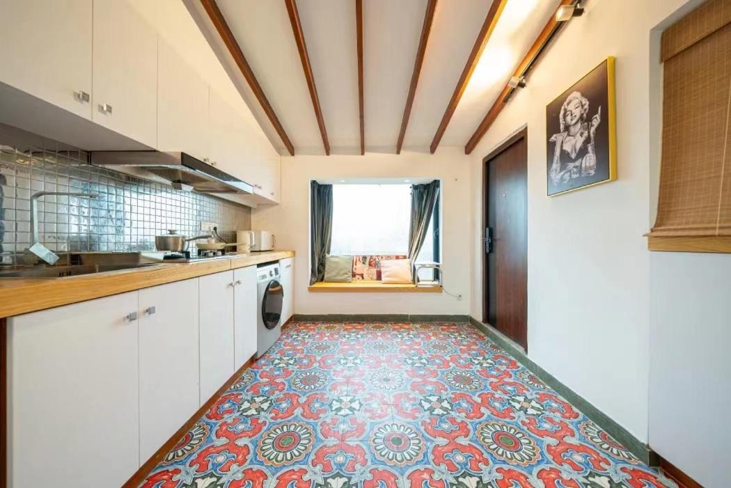 Shanghai Hills & Serendipity Roof House Near Line1 & Line12 South Shanxi Road iAPM Huaihai Zhong Road