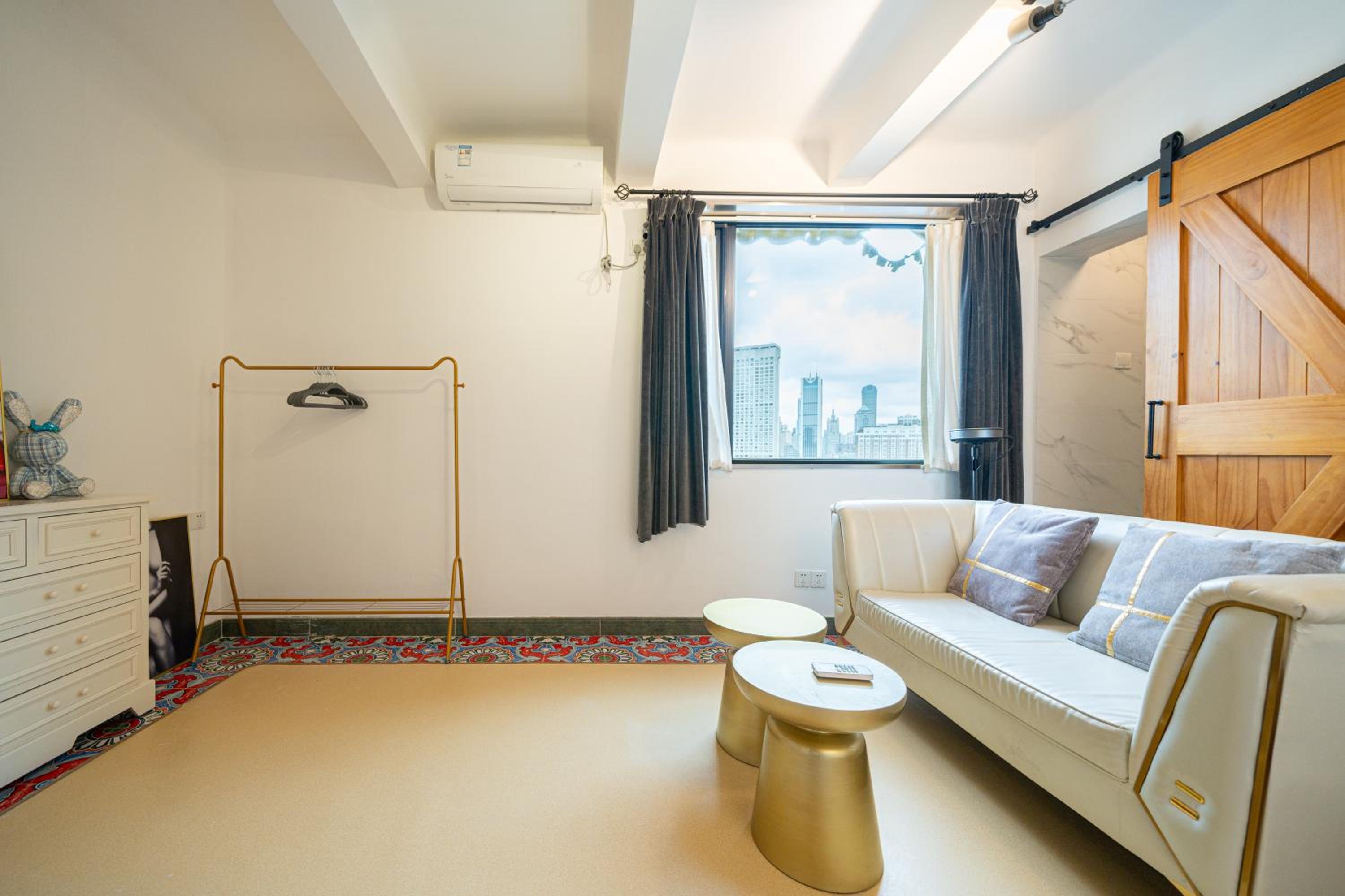 Shanghai Hills & Serendipity Roof House Near Line1 & Line12 South Shanxi Road iAPM Huaihai Zhong Road