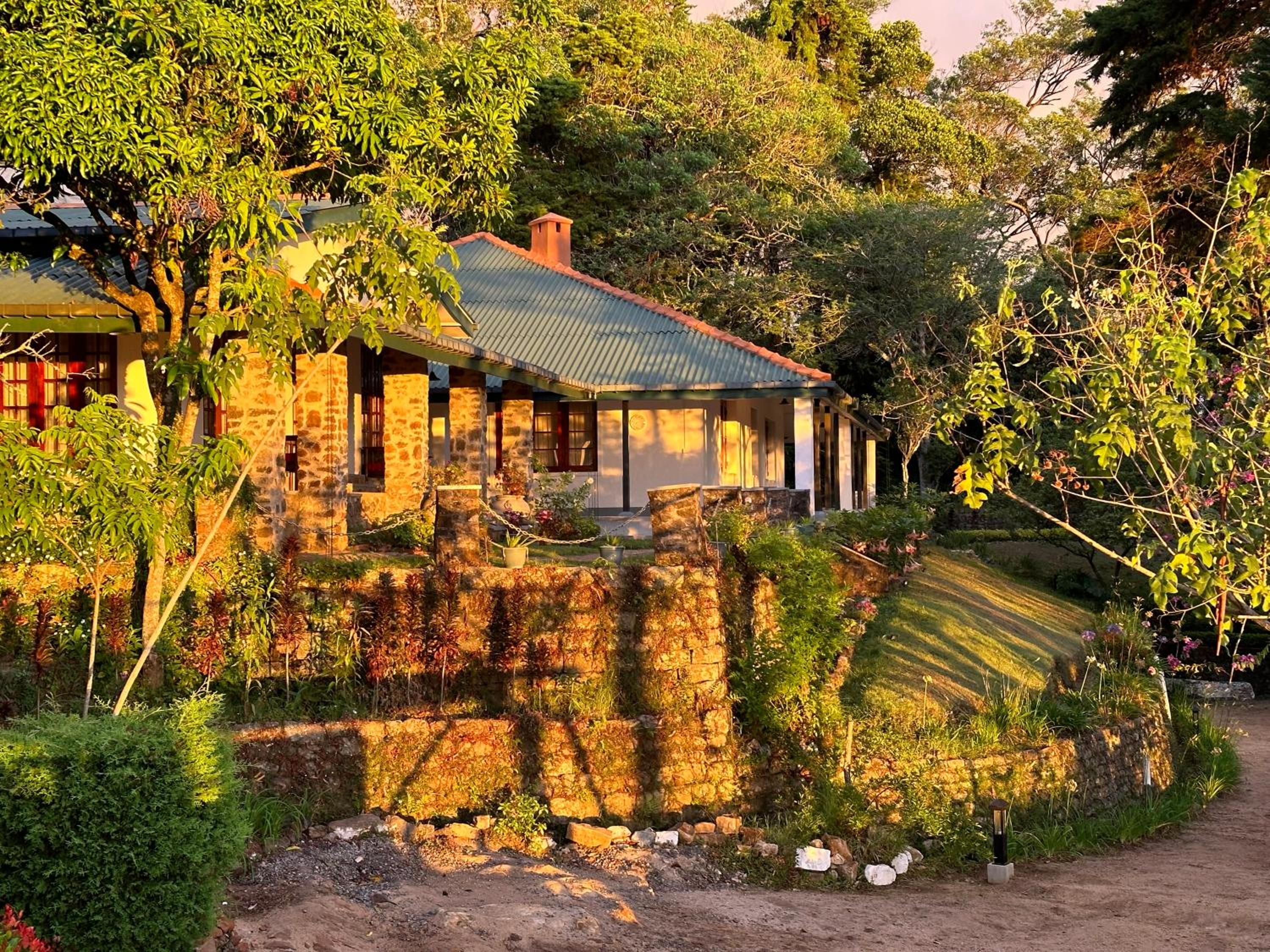 Eastland Bungalow, Hewaheta, Kandy view 3
