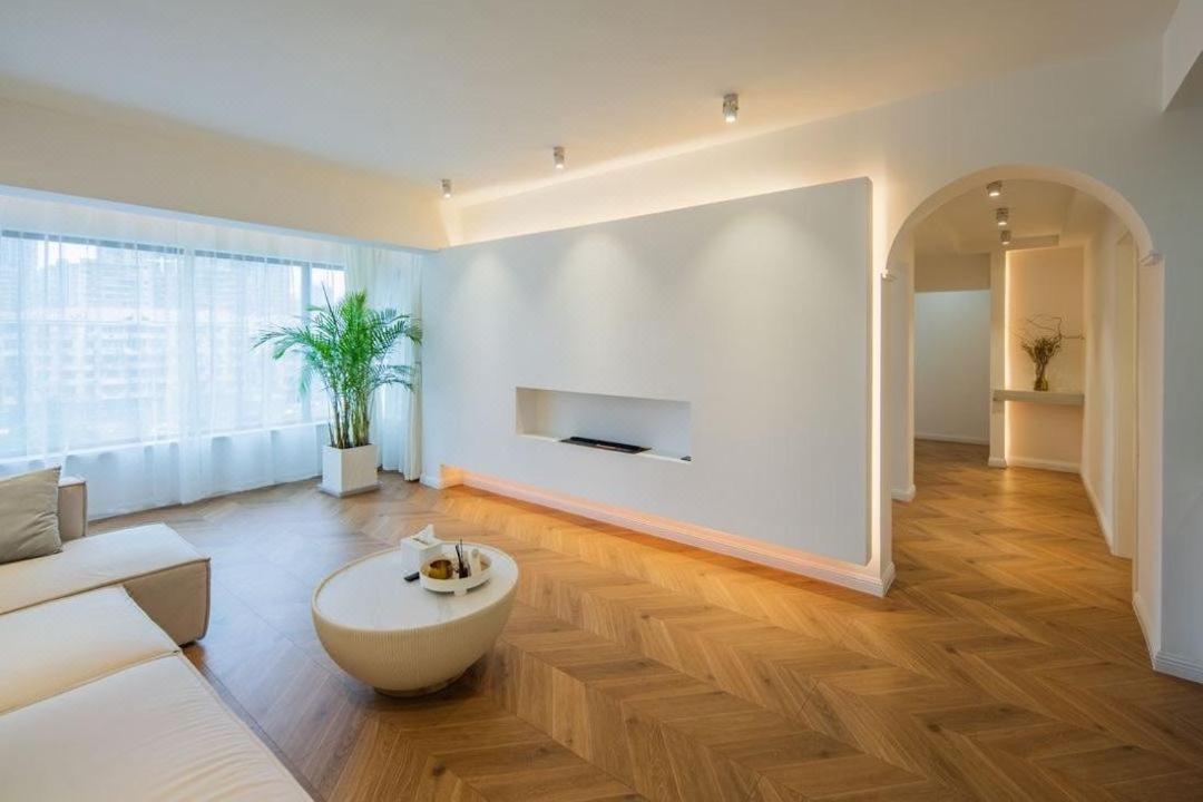 Shanghai Hills & Serendipity Family Homestay with 3 Bedrooms Near Line4&8 South Xizang Rd