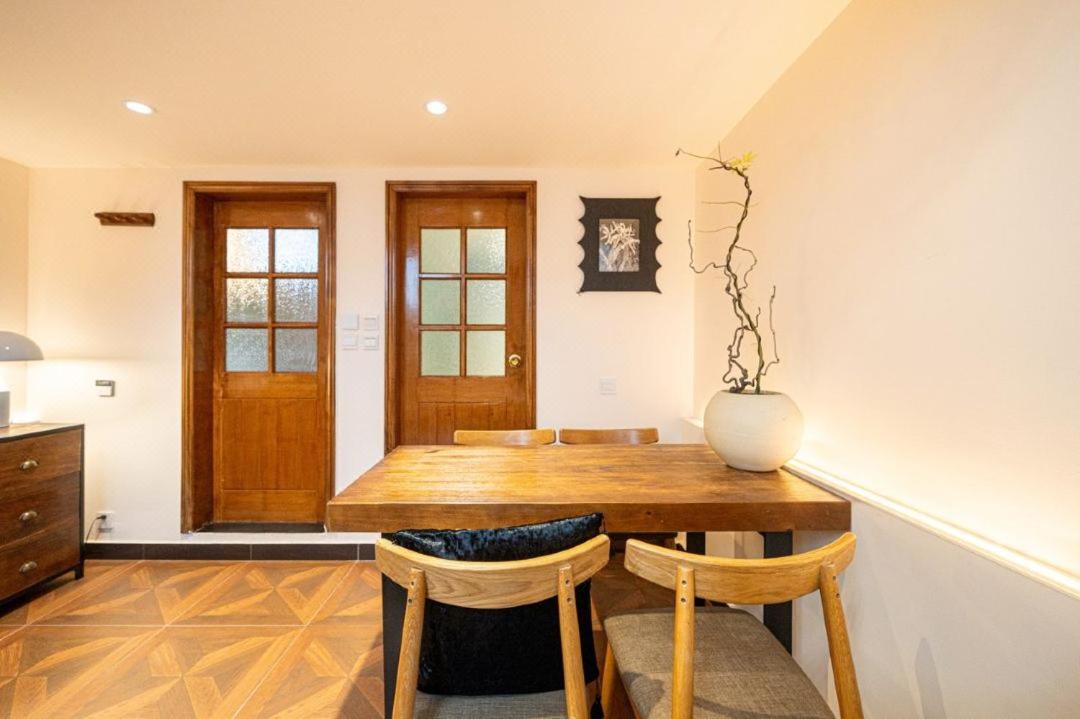 Shanghai Hills & Well-time MCM Family B&B with Terrace Near Line2 Jing'an Temple