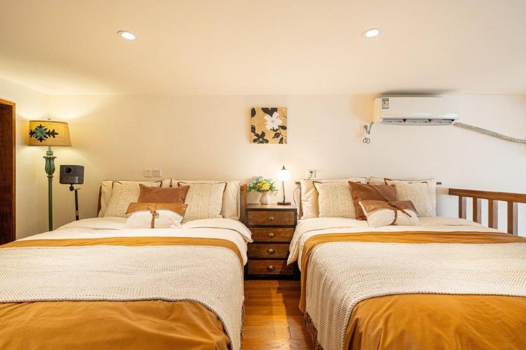 Shanghai Hills & Well-time MCM Family B&B with Terrace Near Line2 Jing'an Temple