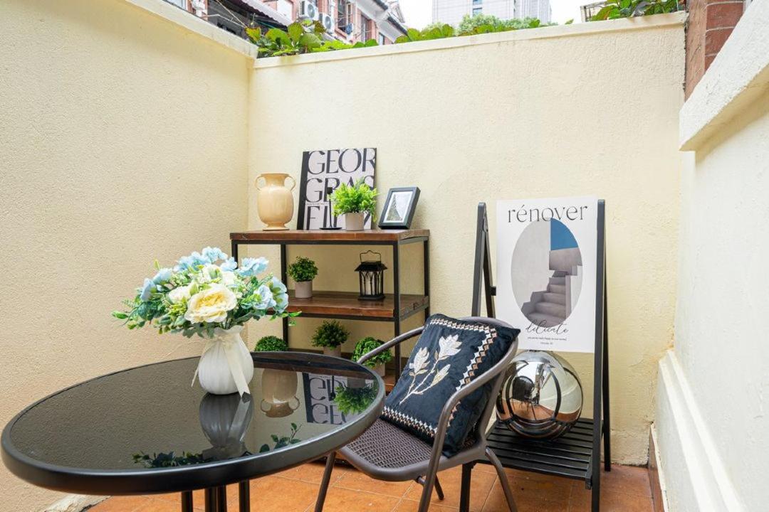Shanghai Hills & Well-time MCM Family B&B with Terrace Near Line2 Jing'an Temple