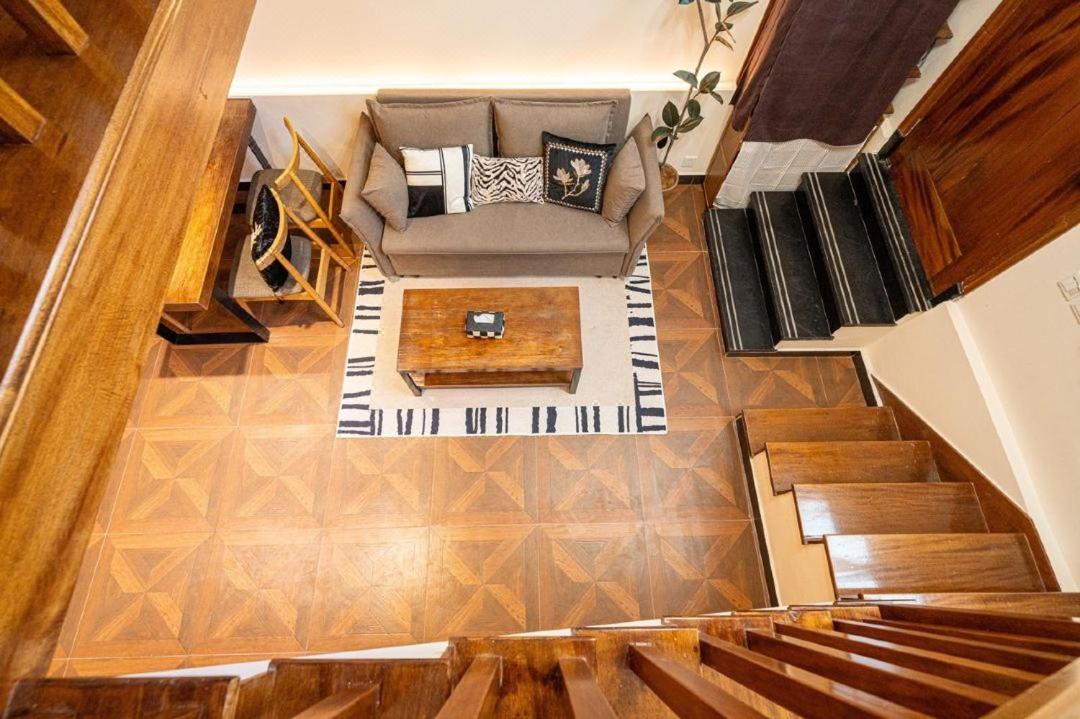 Shanghai Hills & Well-time MCM Family B&B with Terrace Near Line2 Jing'an Temple