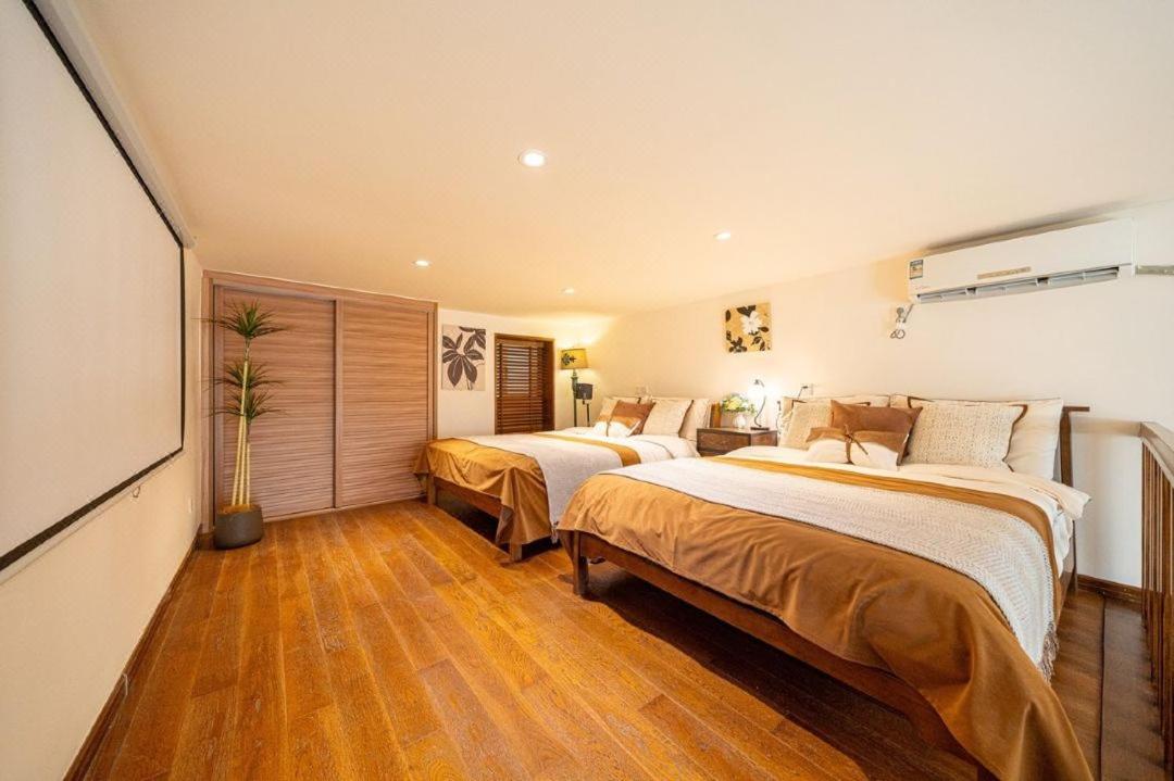 Shanghai Hills & Well-time MCM Family B&B with Terrace Near Line2 Jing'an Temple