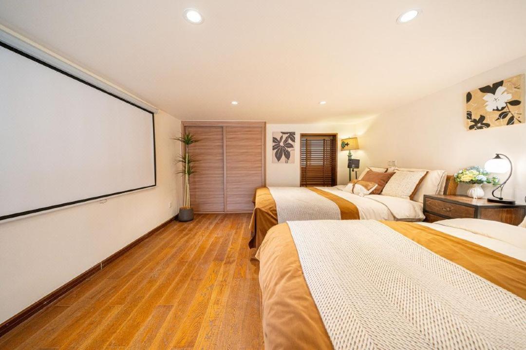 Shanghai Hills & Well-time MCM Family B&B with Terrace Near Line2 Jing'an Temple