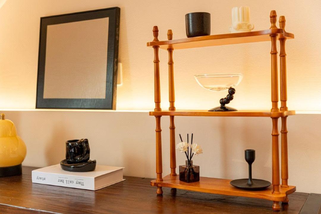 Shanghai Hills & Well-time MCM Family B&B with Terrace Near Line2 Jing'an Temple
