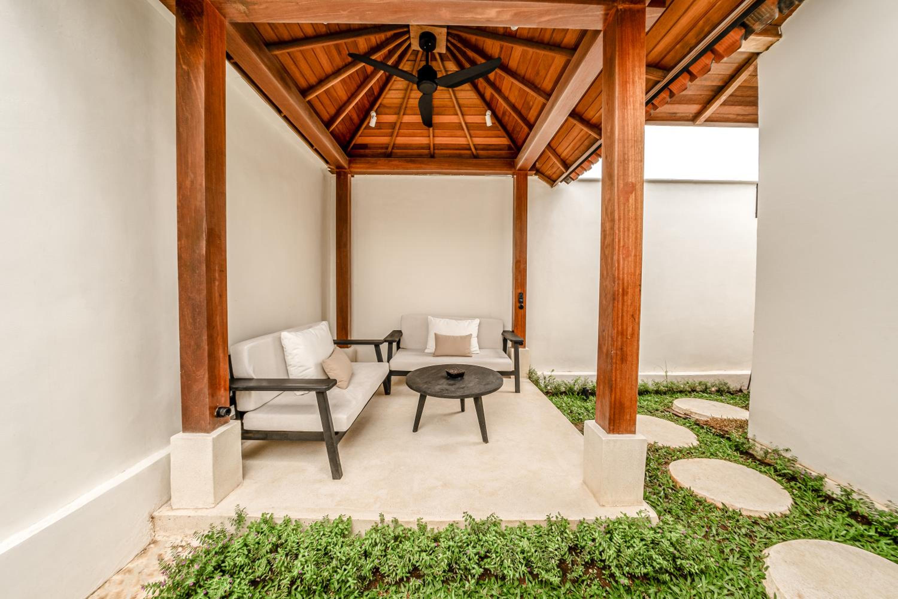 Sarang Apartments by EVDEkimi Ubud