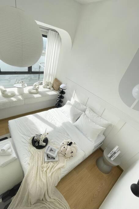 Dooga Ins-Dreamspace L37 Seaview Projector 1-6pax