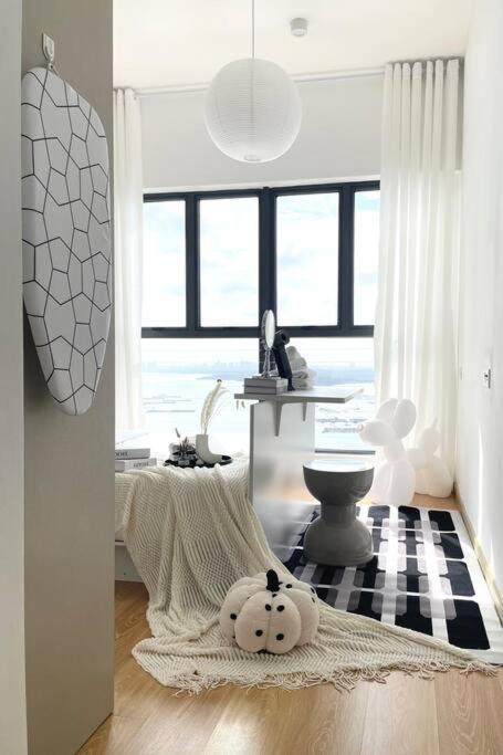 Dooga Ins-Dreamspace L37 Seaview Projector 1-6pax