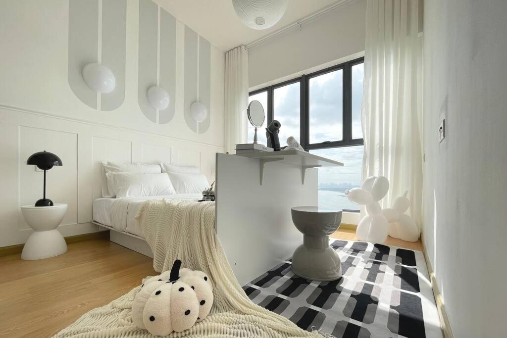Dooga Ins-Dreamspace L37 Seaview Projector 1-6pax