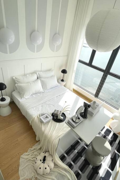 Dooga Ins-Dreamspace L37 Seaview Projector 1-6pax