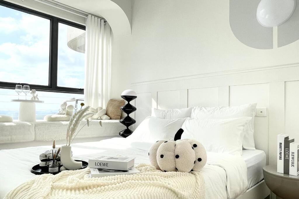 Dooga Ins-Dreamspace L37 Seaview Projector 1-6pax