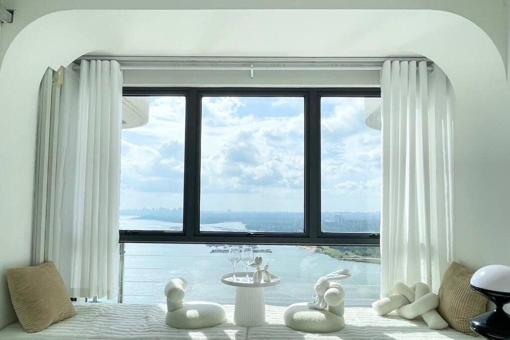 Dooga Ins-Dreamspace L37 Seaview Projector 1-6pax