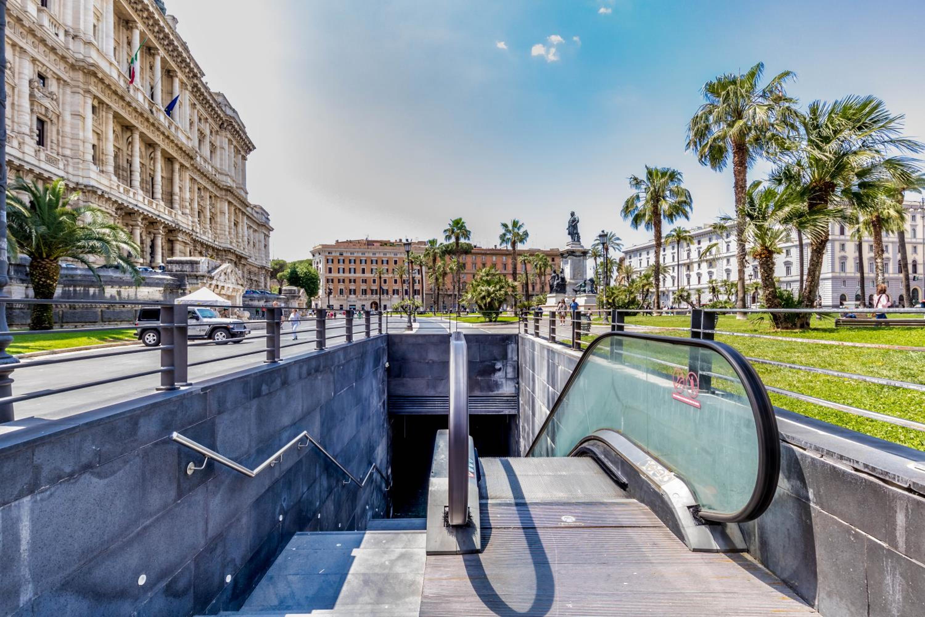 Attico nel cuore di Roma con box privato per auto