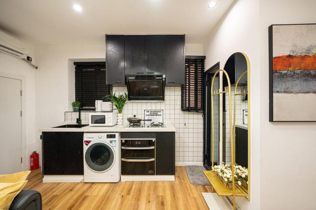 Shanghai Hills&Well-time Family Homestay Fuxing 3 Bedrooms Near Line 1 Changshu rd and Near Jing'an Temple