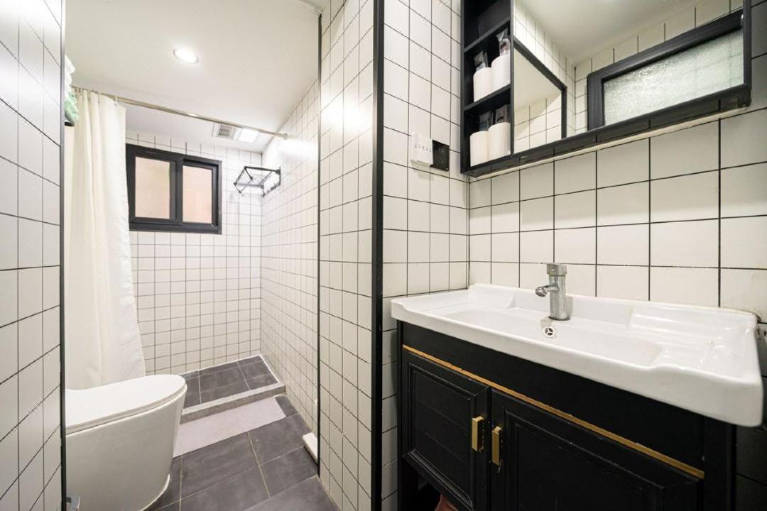 Shanghai Hills&Well-time Family Homestay Fuxing 3 Bedrooms Near Line 1 Changshu rd and Near Jing'an Temple